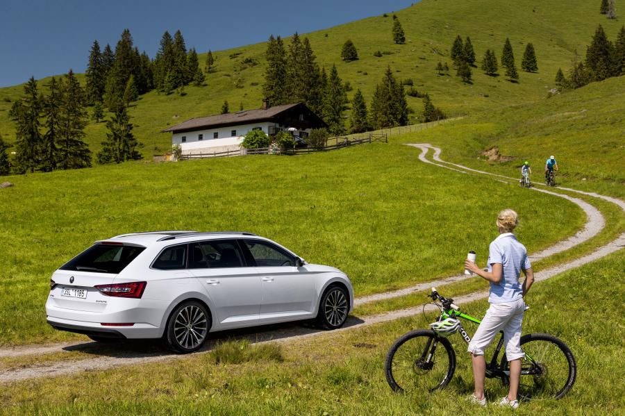  Skoda Superb Combi 2015 года  (фото 14 из 29)